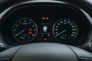 Jak czytać kontrolki na desce rozdzielczej – przewodnik