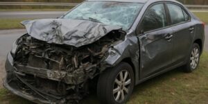 Szkoda całkowita – kiedy ubezpieczyciel tak decyduje i co zrobić